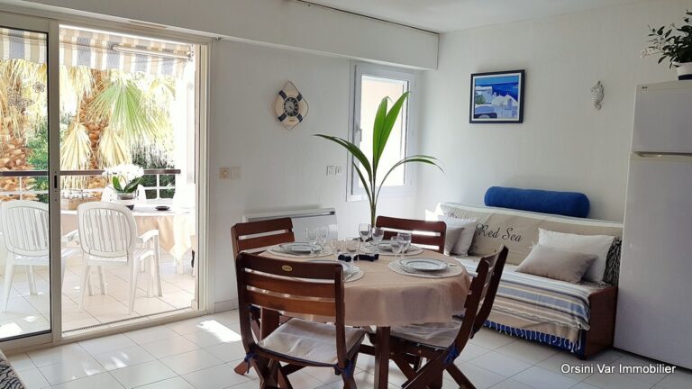 Bord-de-mer-Saint-Raphael-appartement-2-pieces-location-saisonniere-residence-Acquarine-A16-3