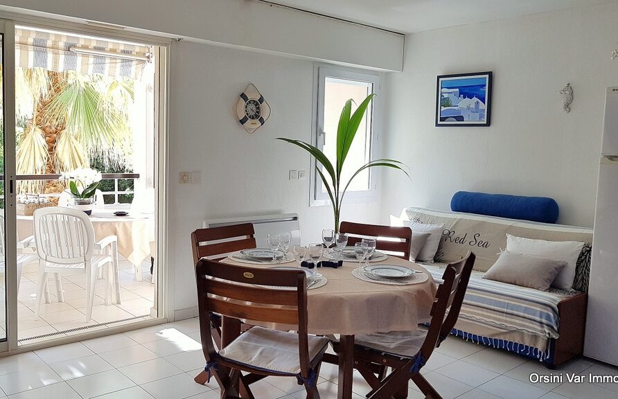 Bord-de-mer-Saint-Raphael-appartement-2-pieces-location-saisonniere-residence-Acquarine-A16-3