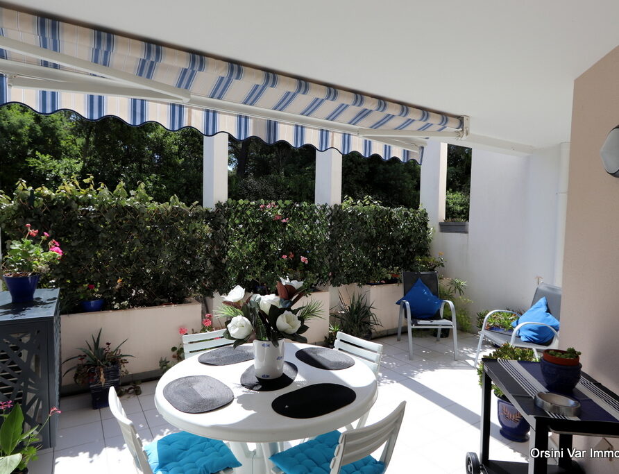 Location-de-vacance-St-Raphael-bord-de-mer-Residence-Acquarine-A07-2
