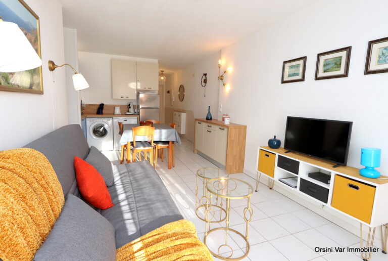 Location-de-vacance-St-Raphael-bord-de-mer-Residence-Acquarine-B27-1
