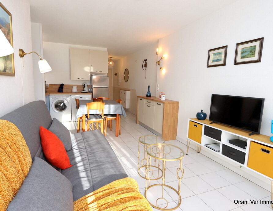 Location-de-vacance-St-Raphael-bord-de-mer-Residence-Acquarine-B27-1