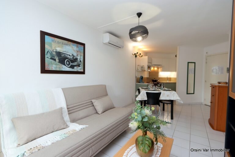 location-de-vacances-st-raphael-bord-de-mer-acquarine-b16-7