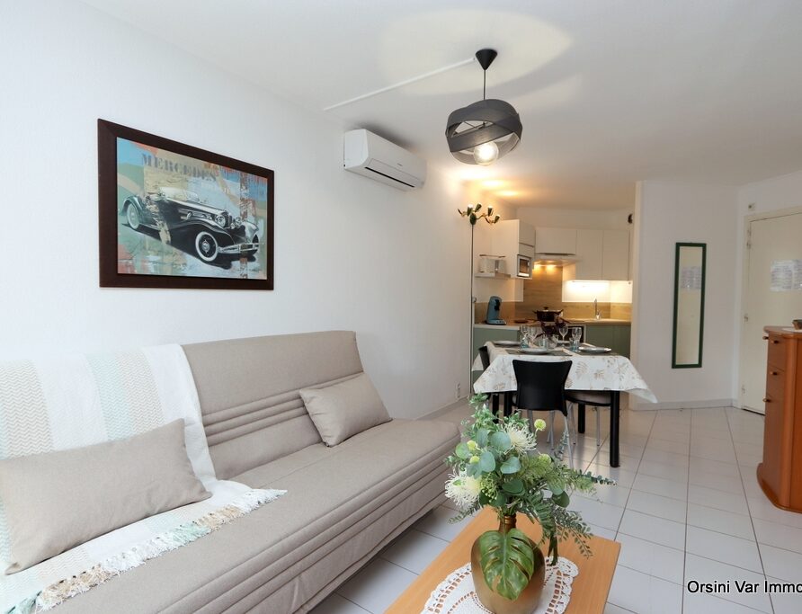 location-de-vacances-st-raphael-bord-de-mer-acquarine-b16-7