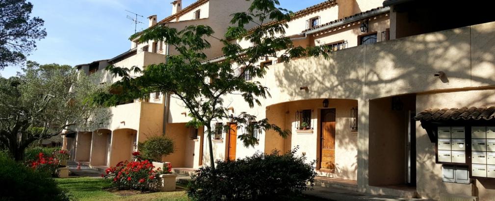 location-saisonniere-st-raphael-boulouris-bord-de-mer-residence-le-hameau-des-pins-e176-7